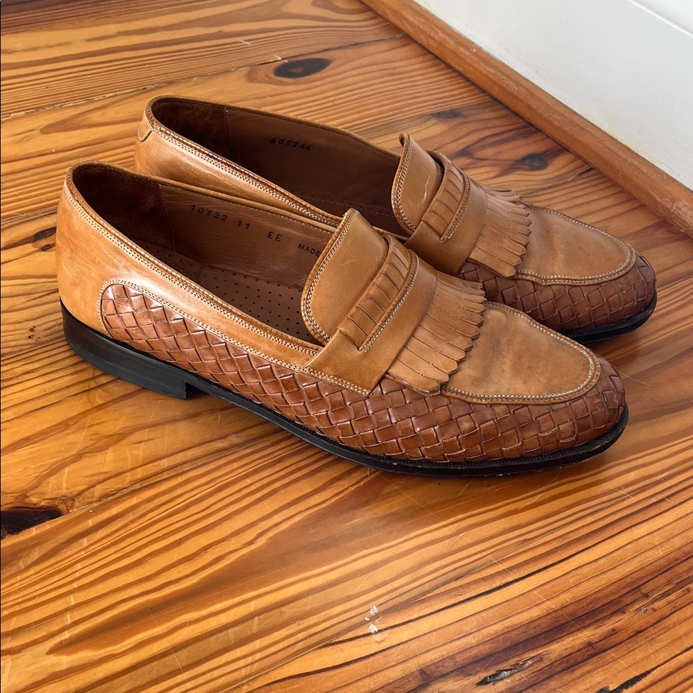 Elegant Brown Leather Loafers with Fringe Detailing